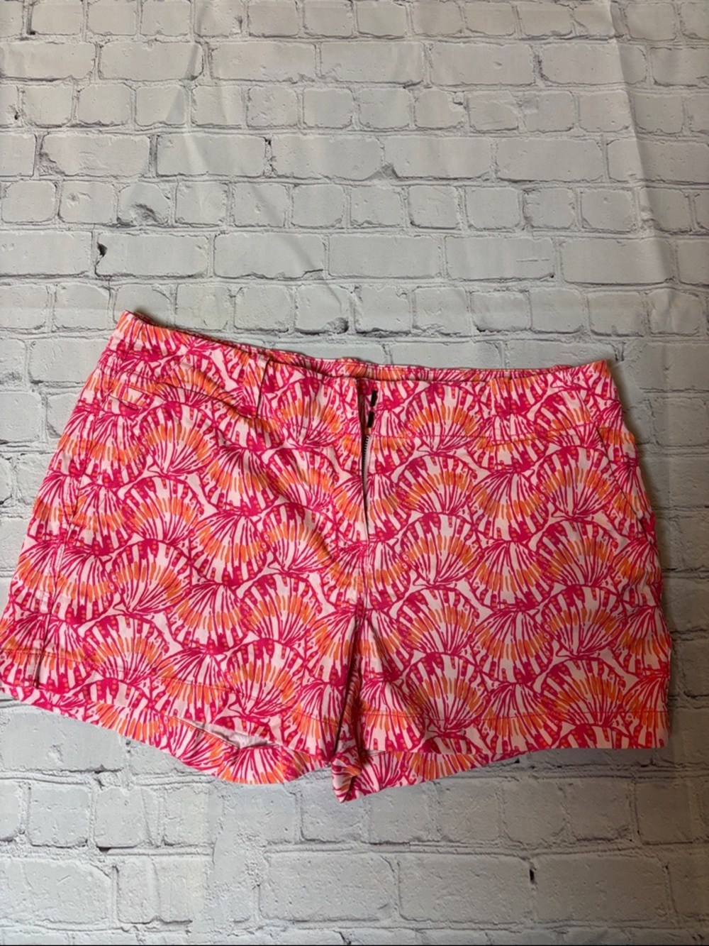 Vineyard Vines Pink and Orange Shell-Print Women’s Shorts (0003)